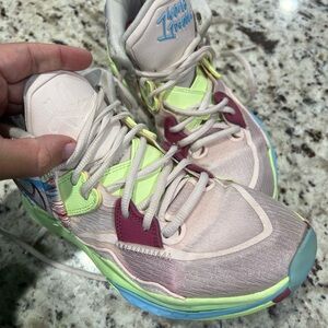 Nike 2022
Kyrie Infinity EP '1 World 1 People - Soft Pink'